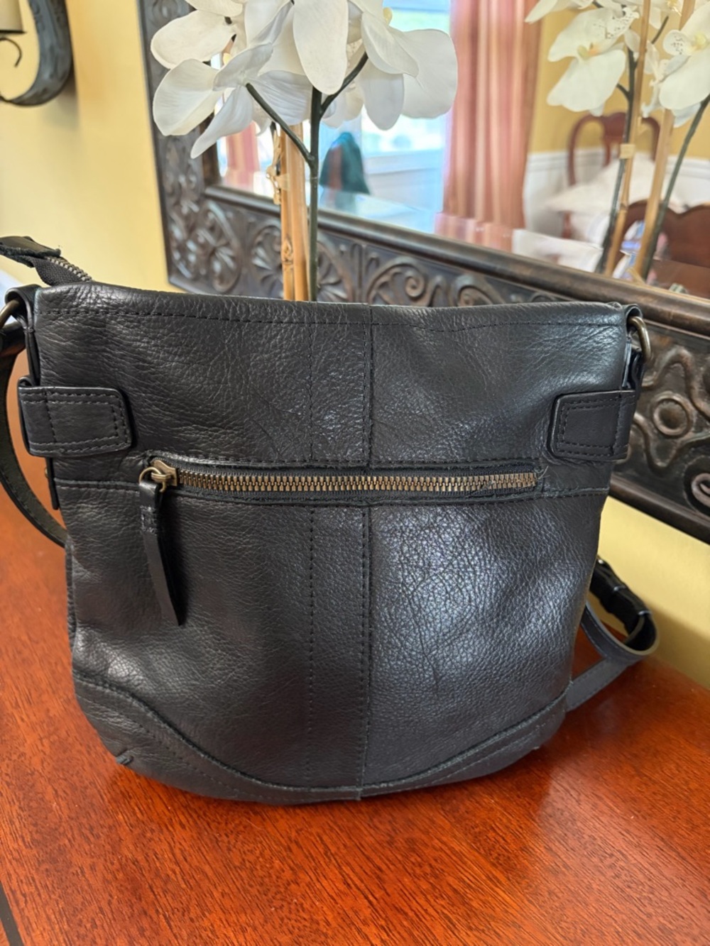 American Leather Co Elton Crossbody Bag Black Antiqued Gold Chain Accent - Picture 2 of 6